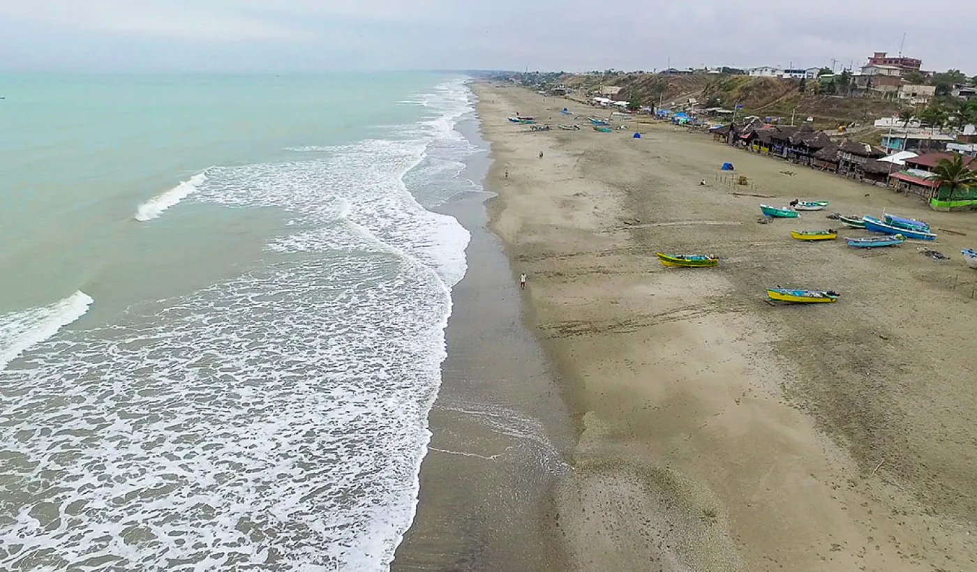 El turismo vuelve al cantón Pedernales, en Manabí, gracias al ciclismo