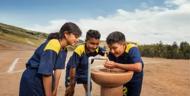 Sumar Juntos de Banco Pichincha dota de agua potable a poblaciones rurales de Ecuador