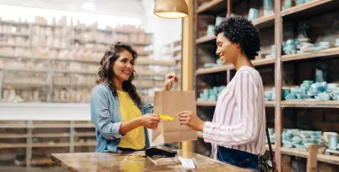 TOP 5 beneficios que te ofrece tu tarjeta de débito y que no sabías que tenías