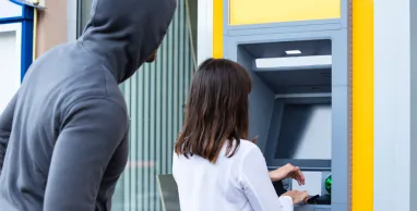¿Qué es el cambiazo? Protege tu dinero de esta modalidad de robo