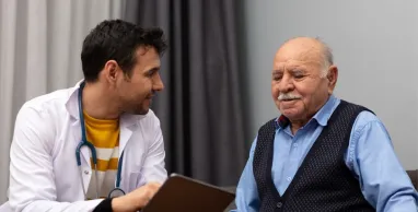 Contratar un plan de salud si tienes más de 65 años: porqué es importante