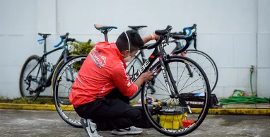 Los mecánicos: los mejores aliados de los ciclistas en la Vuelta al Ecuador Banco Pichincha
