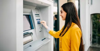 Skimming: qué es y cómo protegerte de este fraude