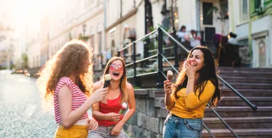 El YOLO y el FOMO están afectando tus finanzas personales